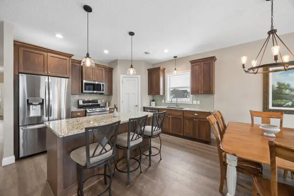 407 Paradise DR SE, Saint Michael, MN 55376