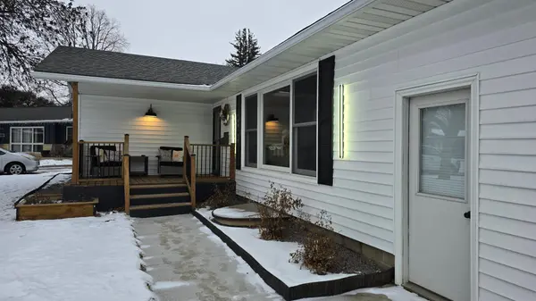 1114 Bruce CIR, Marshall, MN 56258