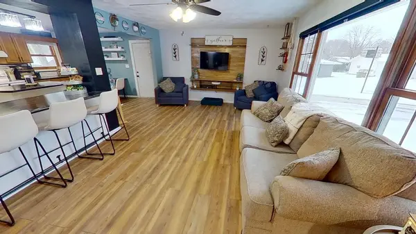1114 Bruce CIR, Marshall, MN 56258