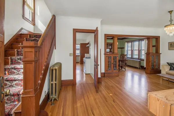 935 Saint Clair AVE, Saint Paul, MN 55105