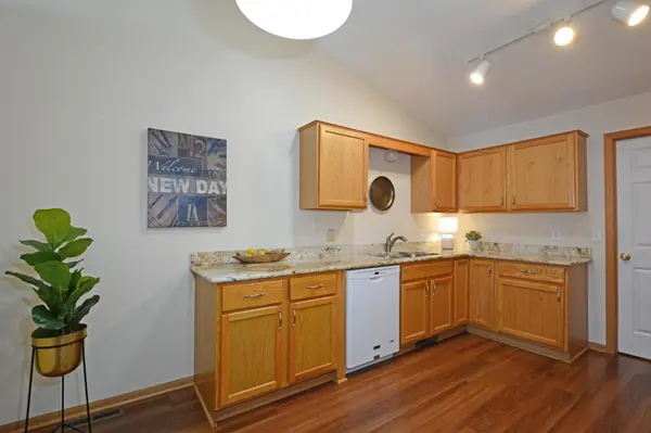 6463 Brook LN, Savage, MN 55378