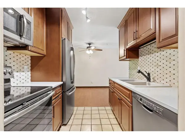 2801 Flag AVE N #314, New Hope, MN 55427