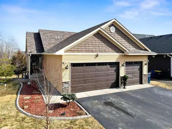 8979 Parkview CIR, Chisago City, MN 55013