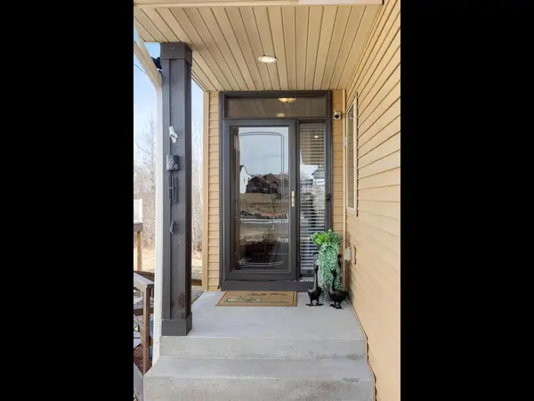 8979 Parkview CIR, Chisago City, MN 55013