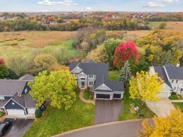7406 Moccasin TRL, Chanhassen, MN 55317