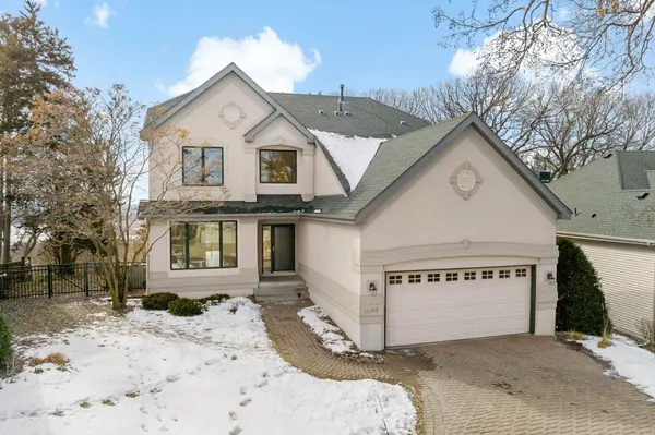 10509 Spyglass DR, Eden Prairie, MN 55347