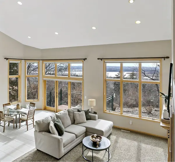 10509 Spyglass DR, Eden Prairie, MN 55347
