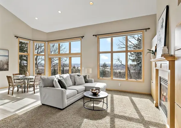 10509 Spyglass DR, Eden Prairie, MN 55347