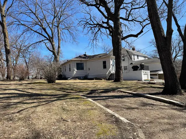 1409 Circle DR, Albert Lea, MN 56007