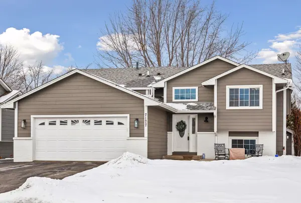 7177 158th ST W, Apple Valley, MN 55124