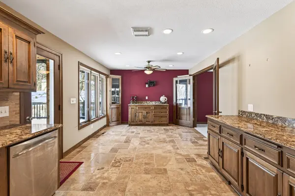 4134 Red Oak RDG, Minnetonka, MN 55345