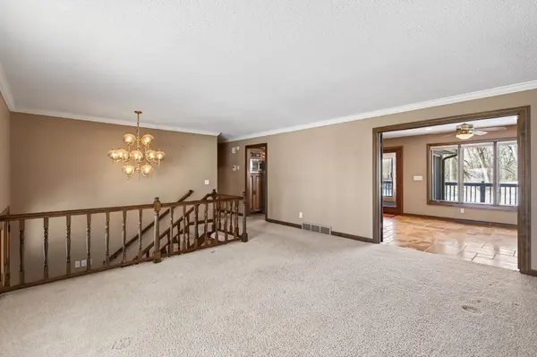 4134 Red Oak RDG, Minnetonka, MN 55345