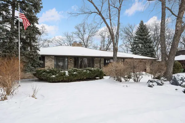 1267 Nursery Hill LN, Arden Hills, MN 55112