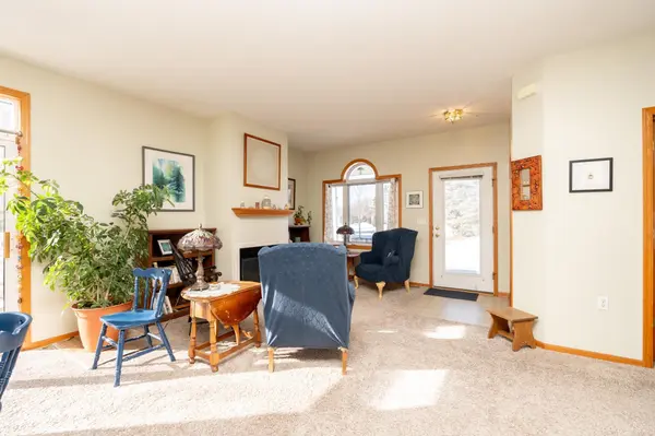 1242 Crystal PL E, Chaska, MN 55318