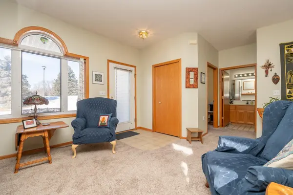 1242 Crystal PL E, Chaska, MN 55318