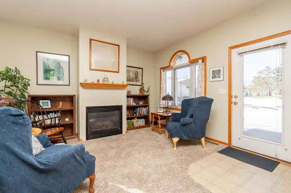 1242 Crystal PL E, Chaska, MN 55318