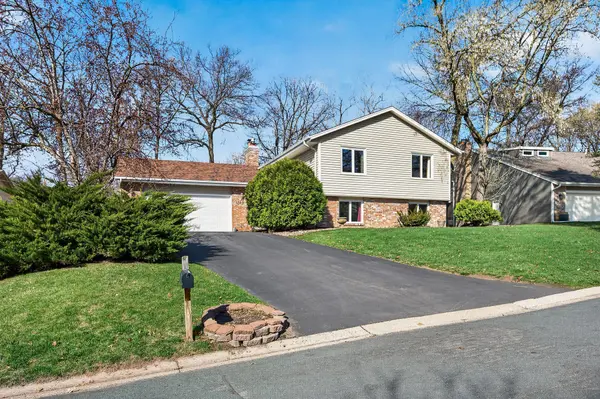 4149 Strawberry LN, Eagan, MN 55123