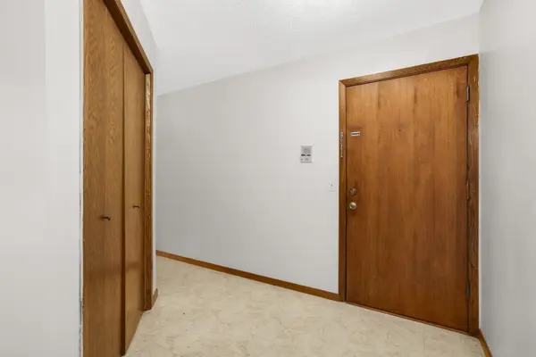 4185 Hilltop PT, Eagan, MN 55123