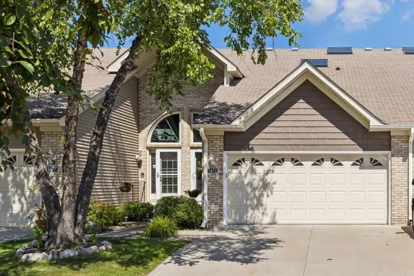 1675 Brueberry LN, Arden Hills, MN 55112
