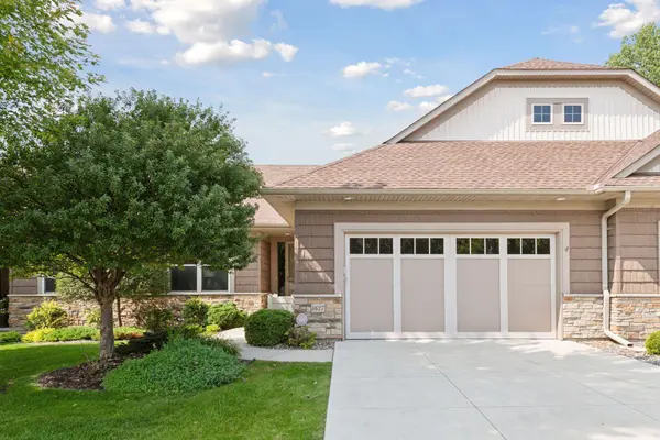 8627 Lake Riley DR, Chanhassen, MN 55317