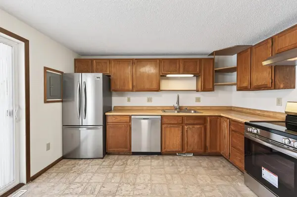 1496 Granada AVE N, Oakdale, MN 55128
