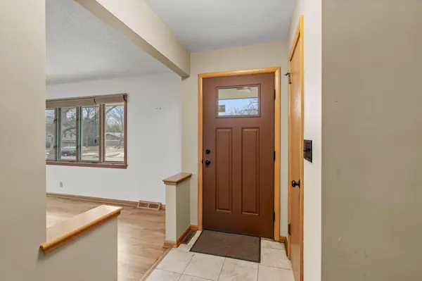 6704 Limerick LN, Edina, MN 55439