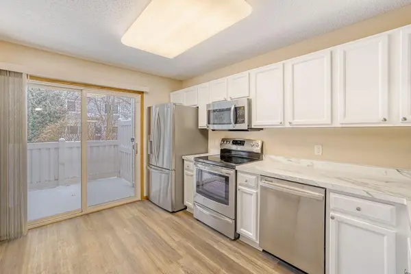 7642 Arboretum Village PL, Chanhassen, MN 55317