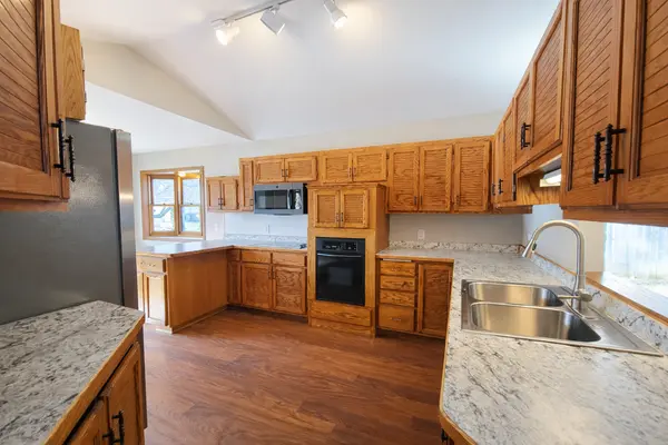 12000 Summerset LN, Burnsville, MN 55337