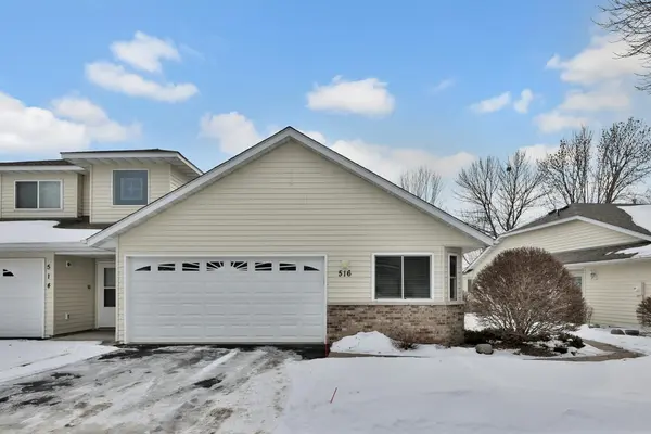 516 Dew Drop LN, Center City, MN 55012