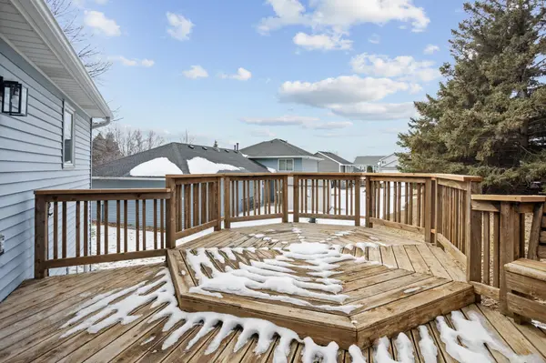 2571 Nemitz AVE E, Maplewood, MN 55119