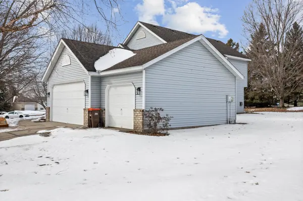 2571 Nemitz AVE E, Maplewood, MN 55119