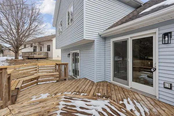 2571 Nemitz AVE E, Maplewood, MN 55119