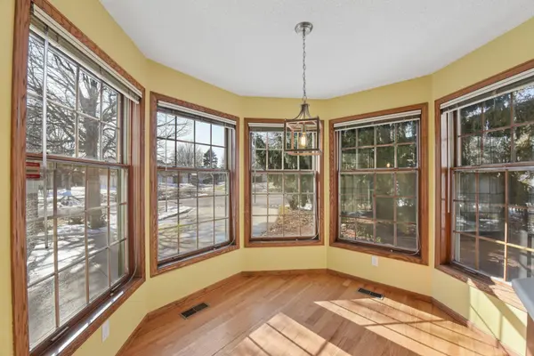 1261 Pond View LN, White Bear Twp, MN 55110