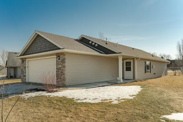 702 Southfork PL SE, Kasson, MN 55944