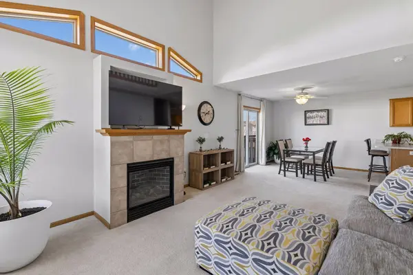 1617 Lexington LN, Shakopee, MN 55379