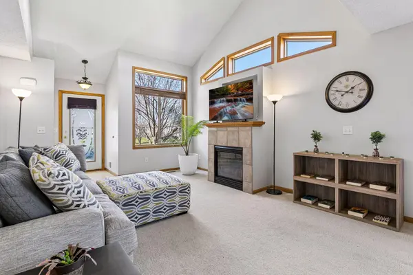 1617 Lexington LN, Shakopee, MN 55379