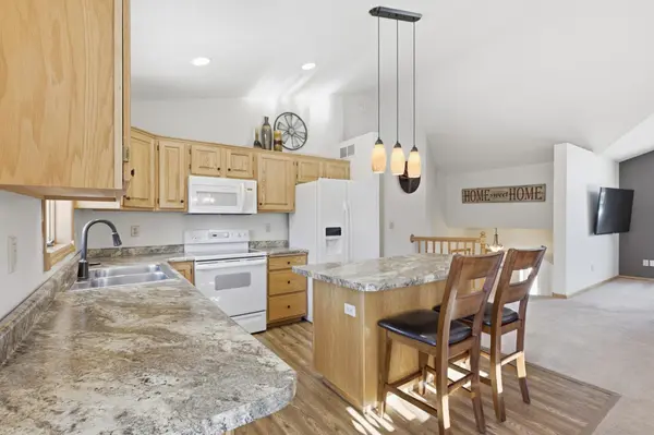 602 Summerfield CIR, Hudson, WI 54016