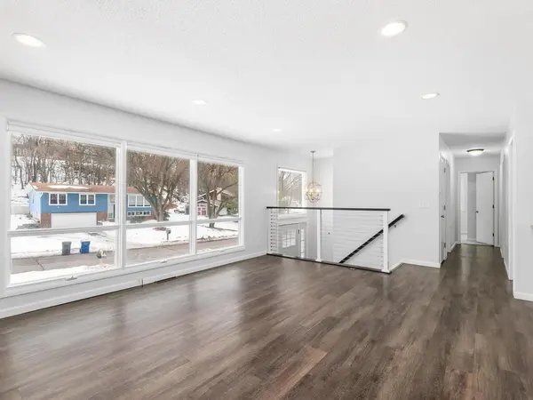5912 Stoneybrook DR, Minnetonka, MN 55345