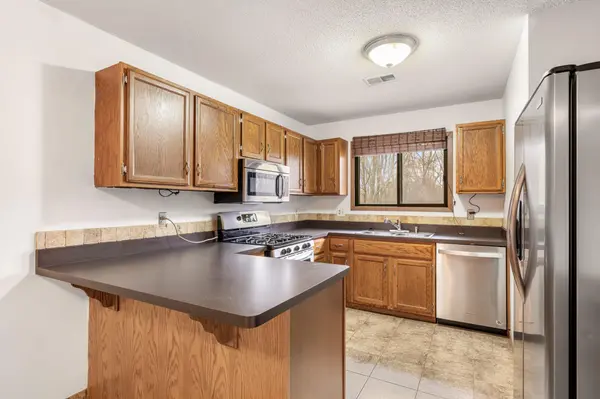 1658 Helena RD N, Oakdale, MN 55128
