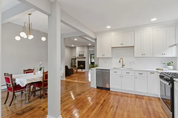 900 E River TER, Minneapolis, MN 55414