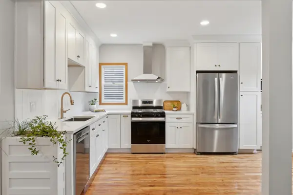 900 E River TER, Minneapolis, MN 55414