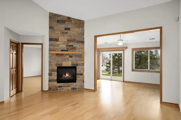 2817 Jordan DR, Woodbury, MN 55125