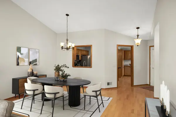 2817 Jordan DR, Woodbury, MN 55125
