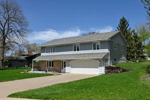 3916 Ensign AVE N, New Hope, MN 55427