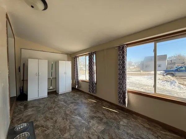 301 4th ST SW, Pine Island, MN 55963