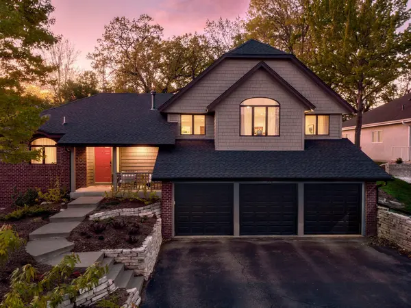 300 Dearborn CT, Edina, MN 55343