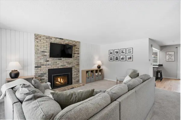 140 Birnamwood DR, Burnsville, MN 55337