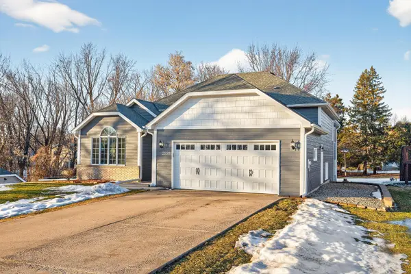 2539 Highwood AVE E, Maplewood, MN 55119