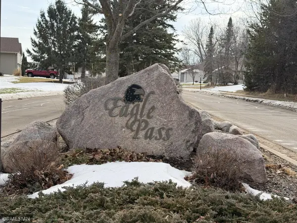 1843 Pioneer LN, Centerville, MN 55038