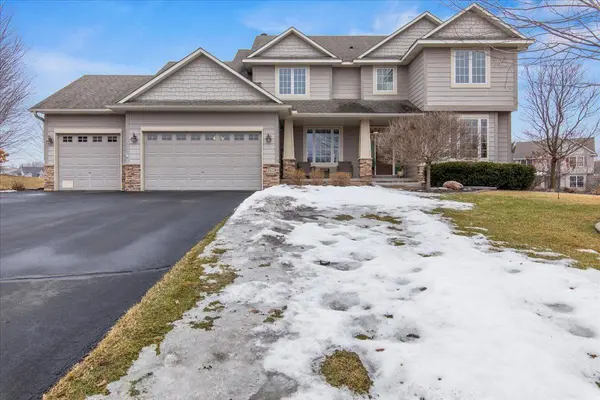 965 Woodview CT, Carver, MN 55315